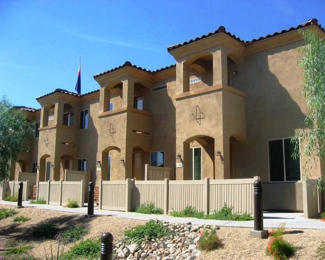 Foto del edificio - Las Piedras Townhomes