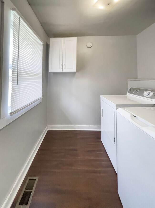 Building Photo - PRELEASING for AUGUST 2024! Wood Flooring