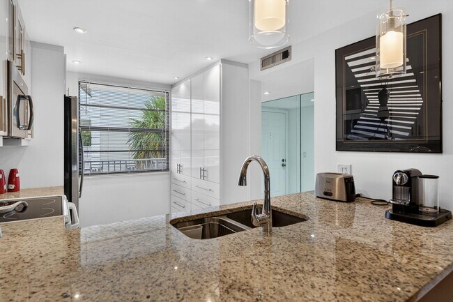 Foto del edificio - 3501 Village Blvd