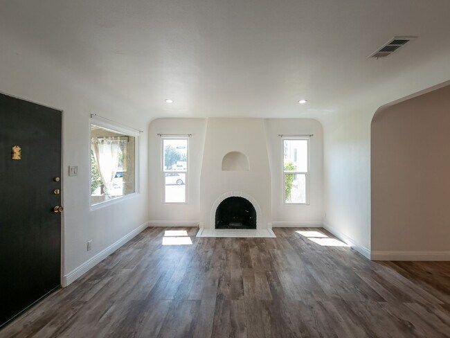 Foto del edificio - Elegant 3BD/2BA Oasis in the Heart of Glen...