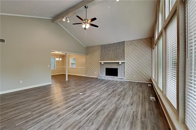 Foto del edificio - 2426 Emberwood Ct