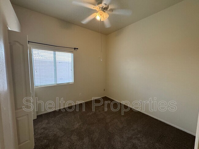 Foto del edificio - 19231 N Coyote Lakes Pkwy