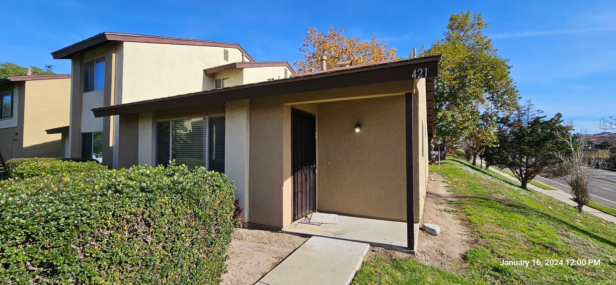 Primary Photo - Orcutt Bluff's Single Story Condo with Det...