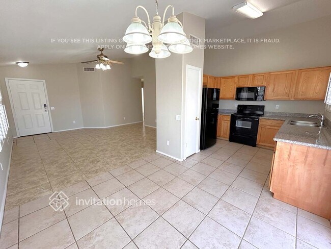 Foto del edificio - 10460 W Reade Ave