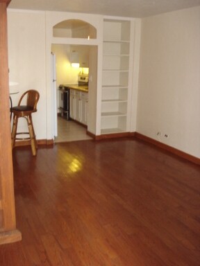 Building Photo - Makikian 1 br/1ba