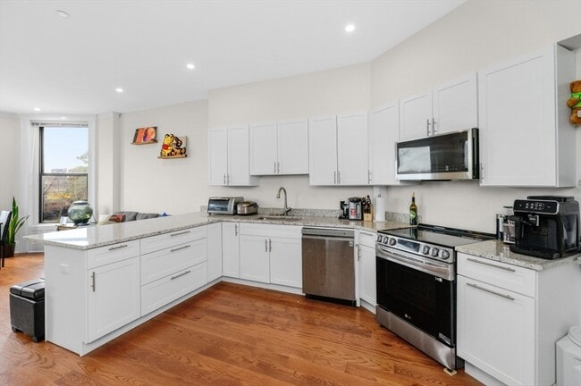 Building Photo - 25 Bay State Rd