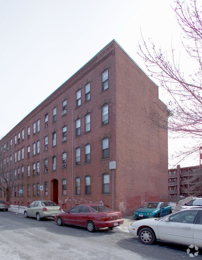 Building Photo - 588 S Summer St