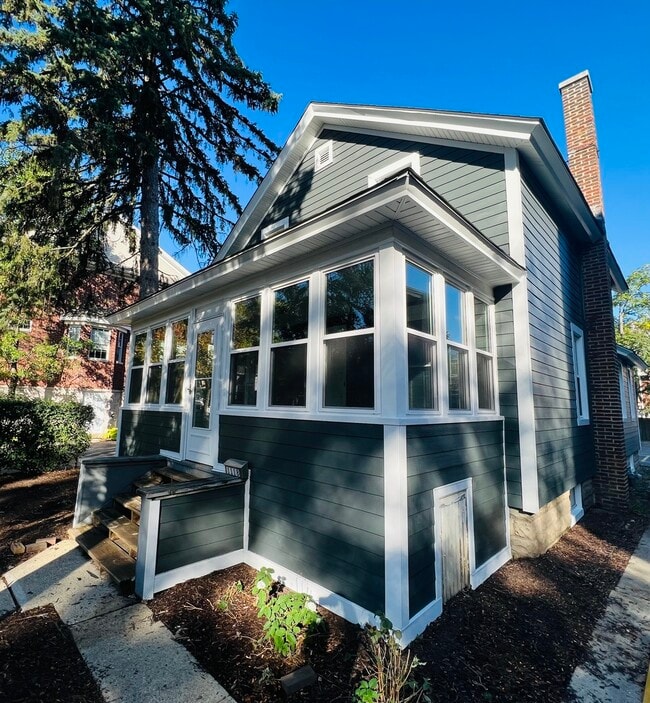 Building Photo - 1118 Curtiss St
