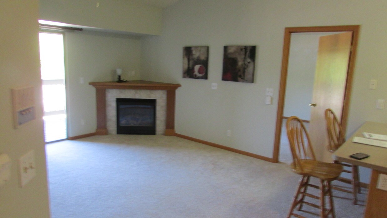 250 Cimarron Dr NE, Hiawatha, IA 52233 Condo for Rent in Hiawatha, IA