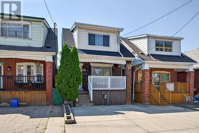 Building Photo - 133 Connaught Ave N