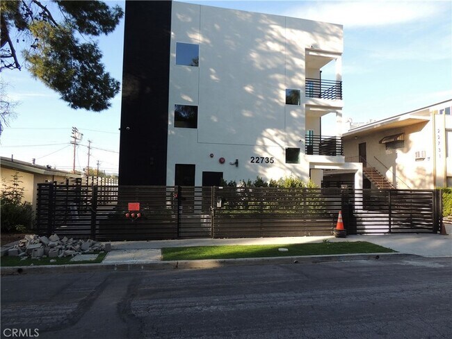 Foto del edificio - 22735 Del Valle St