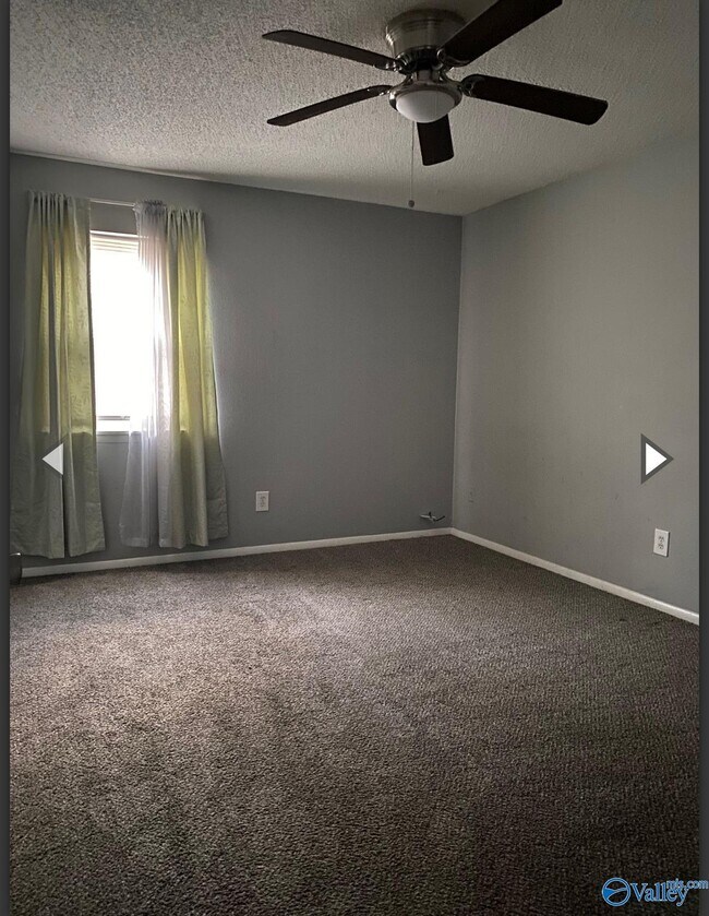 Foto del edificio - 3621 N Crestview Dr NW