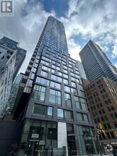 Building Photo - 101-101 Peter St