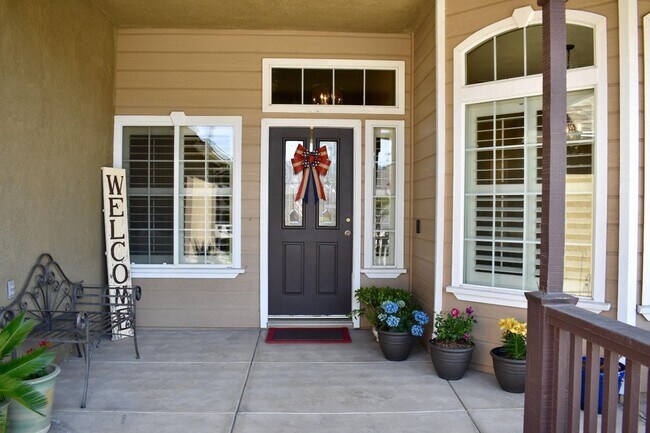 Building Photo - 4 Bedroom North Clovis Home Near Buchanan ...