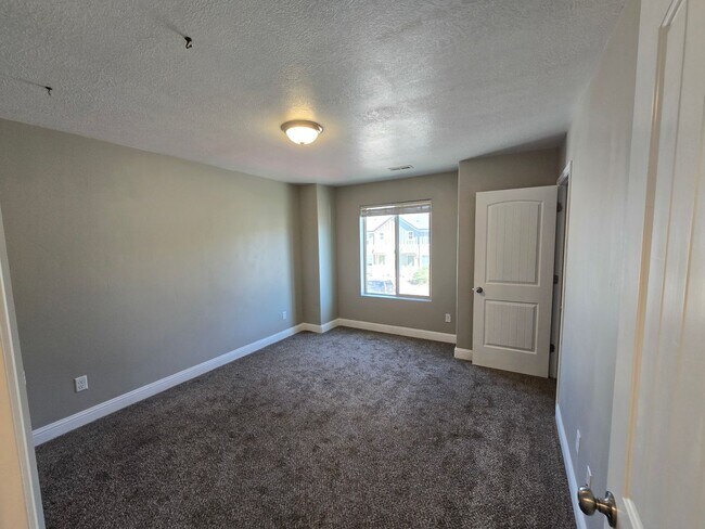 Foto del edificio - Pet Friendly 3 bedroom townhouse