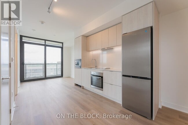 Building Photo - 86 Dundas St E