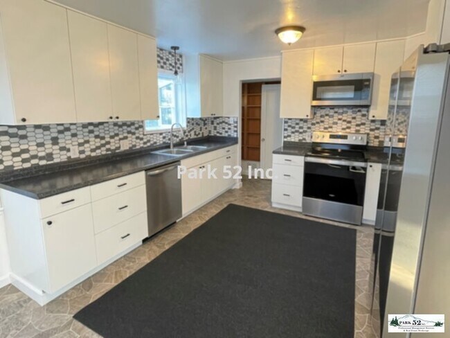 Building Photo - 6702 Mt Tacoma Dr SW