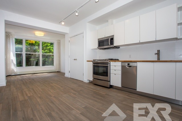 Primary Photo - 44 Ludlam Pl