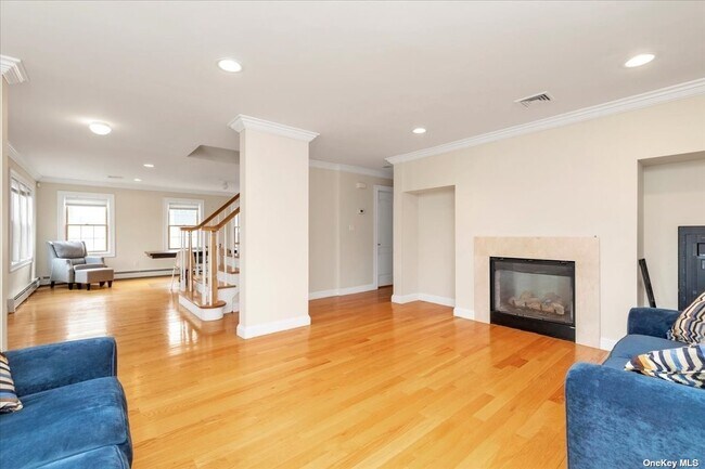 Building Photo - 136 Dow Ave
