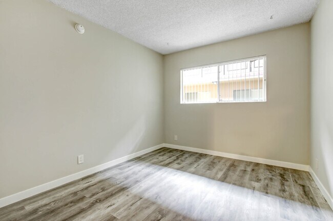 Foto del edificio - 4733 Orion Ave