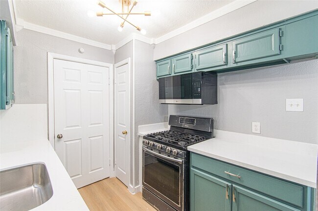 Foto del edificio - 12906 Southspring Dr