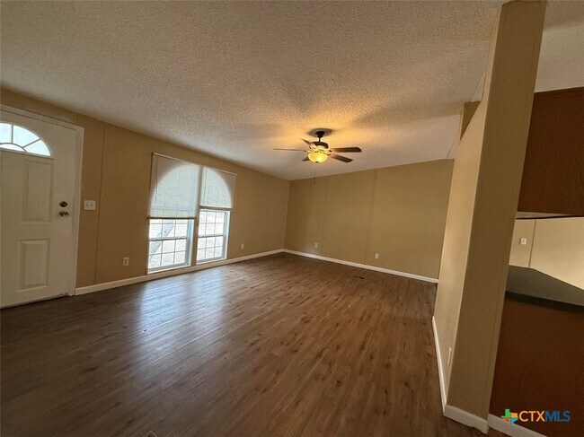 Foto del edificio - 136 Sonnyland Dr