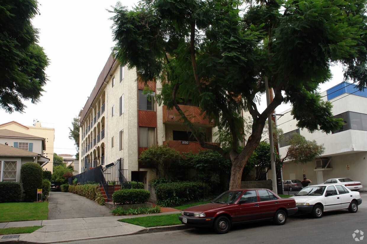 Primary Photo - 1650 Bentley Ave