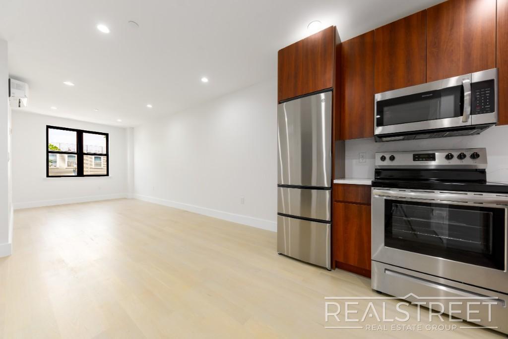 Foto principal - Brand New Stuning 1 BED in Crown Heights!