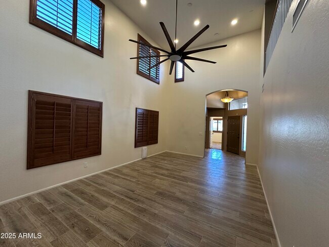 Foto del edificio - 1383 E Kingman Pl