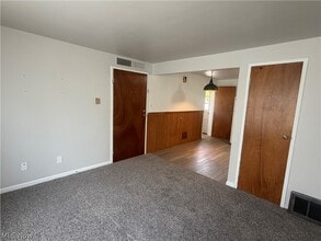Building Photo - 47 Parkgate Ave