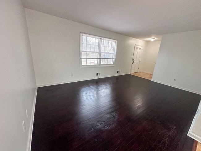 Building Photo - 960-964 Kentwood NE