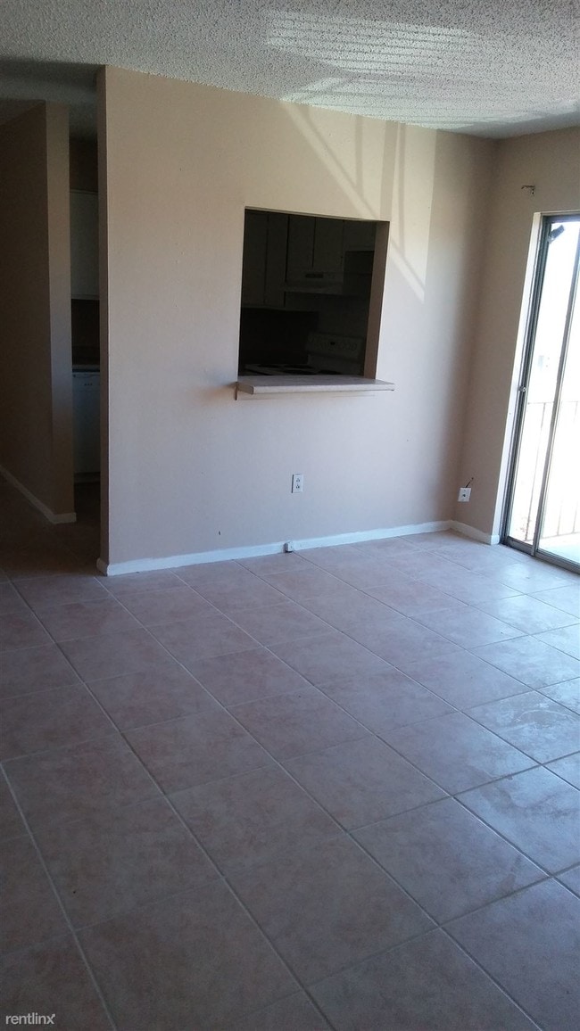 Building Photo - 4416 Laplace St