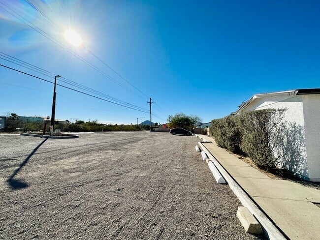 Building Photo - Spacious 2 Bedroom Townhouse Near A-Mounta...
