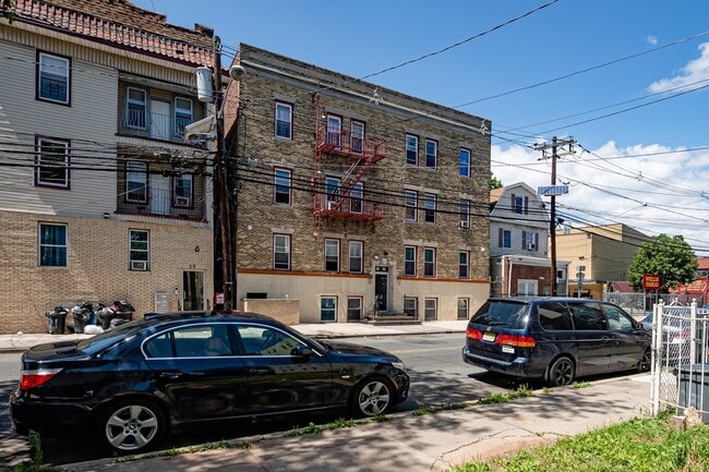 Building Photo - 21 Stuyvesant Ave