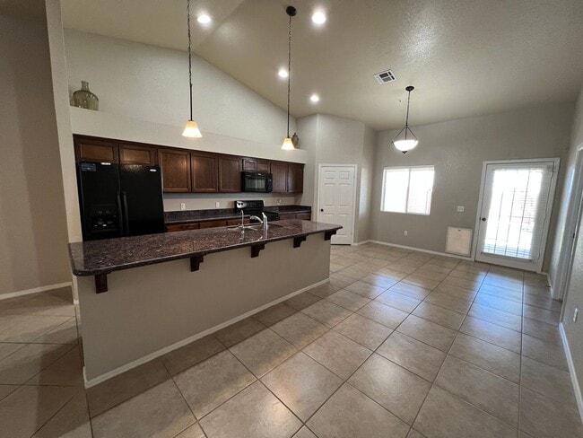Building Photo - TOWNHOME IN SUNSET MTN VILLAS!