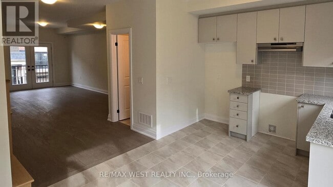 Building Photo - 35 Marret Ln