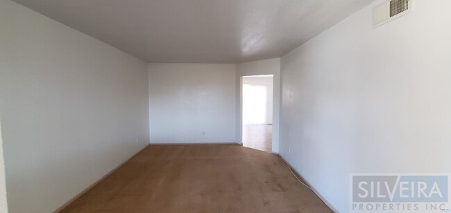 Building Photo - A Comfortable Home awaits the right Tenant!