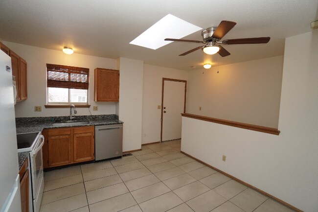 Foto del edificio - 1859 Granby Ct