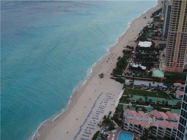 Building Photo - 18101 Collins Ave