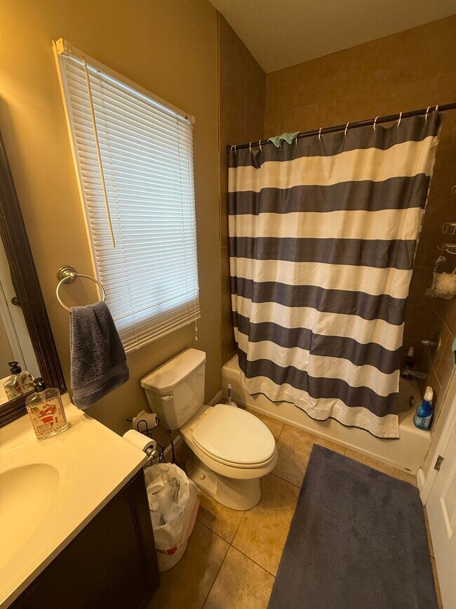 Foto del edificio - 15 Big Meadow Ln