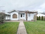 Foto principal - Wood Village Single Family Home - Huge Yard!