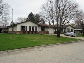 Building Photo - 2805-2807 Iroquois Ct