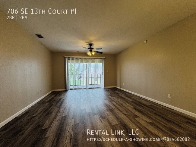 Foto del edificio - 706 SE 13th Ct