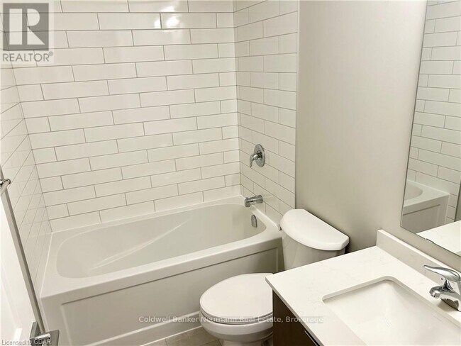 Photo du bâtiment - 708 Woolwich St