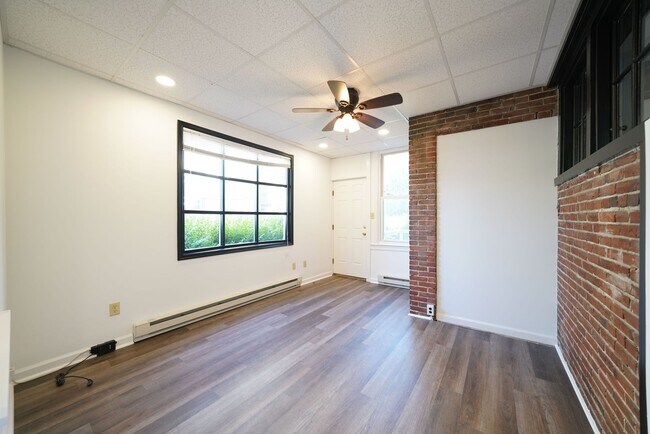 Foto del edificio - 402 N Church St