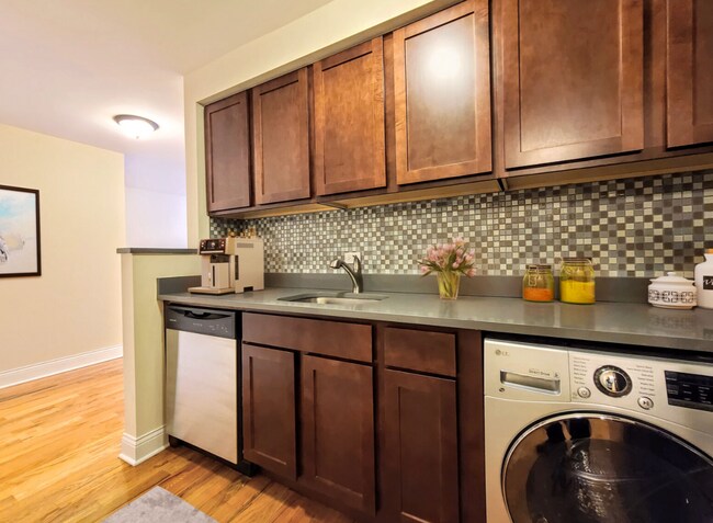 Foto del edificio - 555 W Arlington Pl