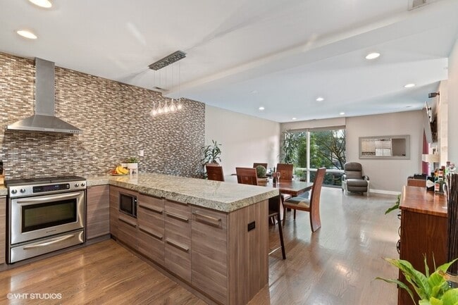 Foto del edificio - 1555 N Talman Ave