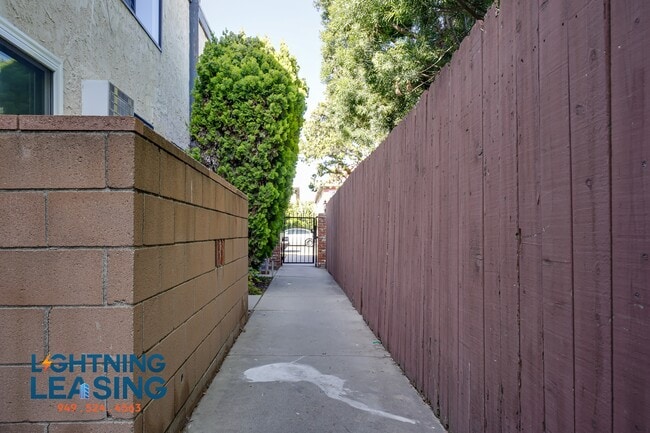 Building Photo - 3648 Vinton Ave
