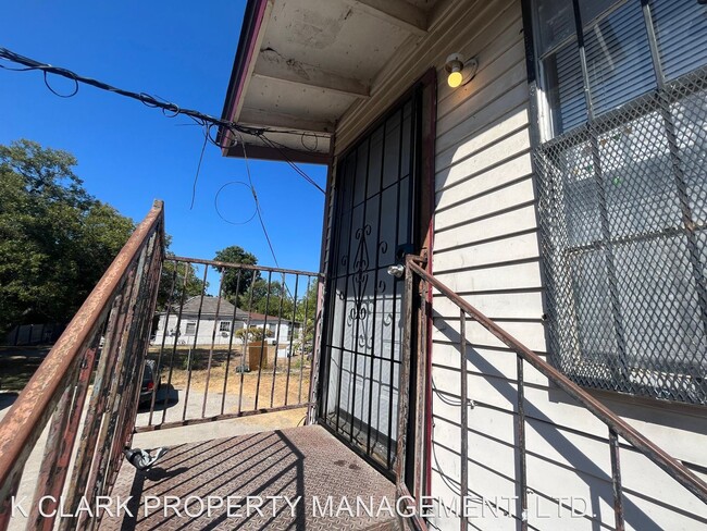 Building Photo - 3 br, 1 bath House - 2513 QUINTANA RD #6
