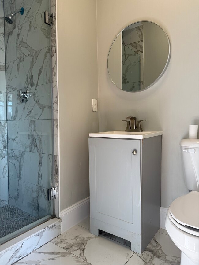 Bathroom 2 - 23 Beale St